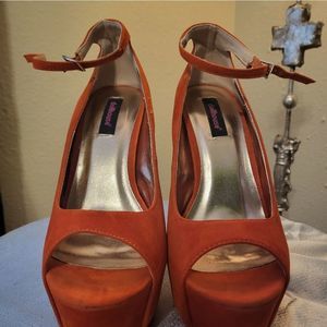 DOLLHOUSE PLATFORM PUMPS